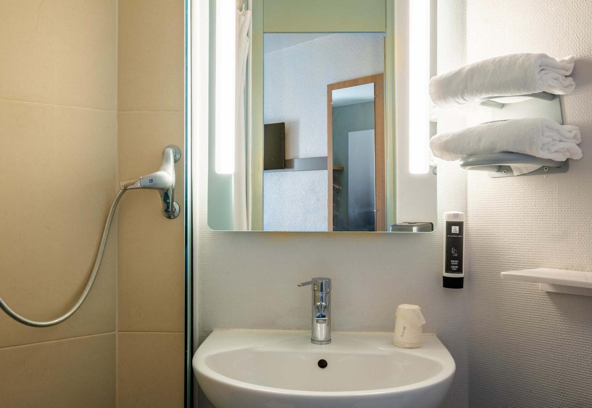 B&B Hotel Annecy Argonay Eksteriør bilde